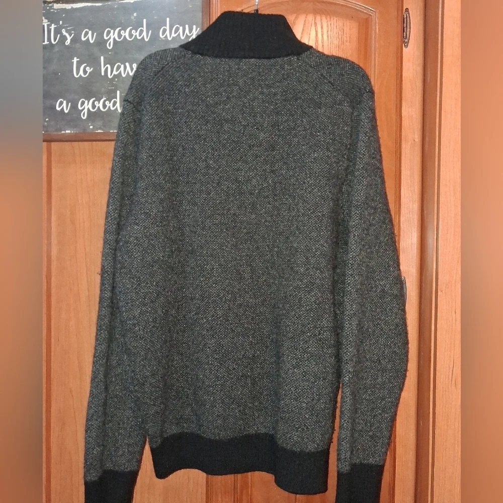 Pronto Uomo Wool Men's Gray and Black Half-Zip Sweater In An XL. EUC